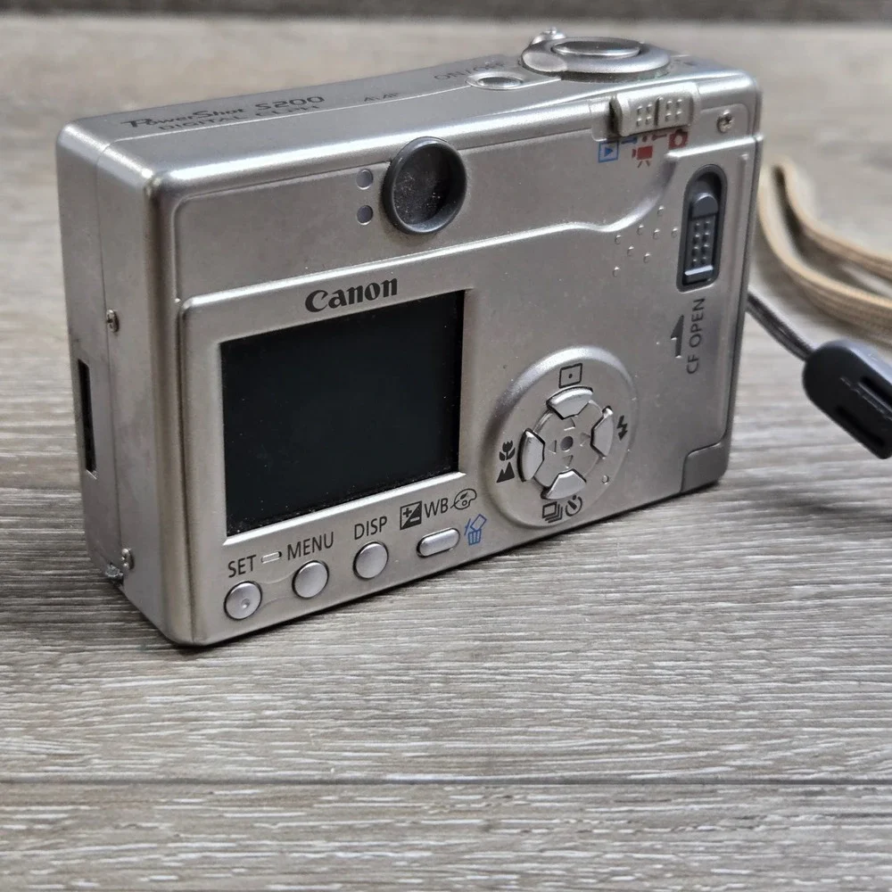 Canon PowerShot S200 Digital 2.0MP ELPH PC1022 Camera Silver Tested